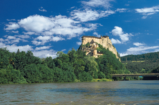 Oravsky hrad Castle, Alexander Vojcek.jpg